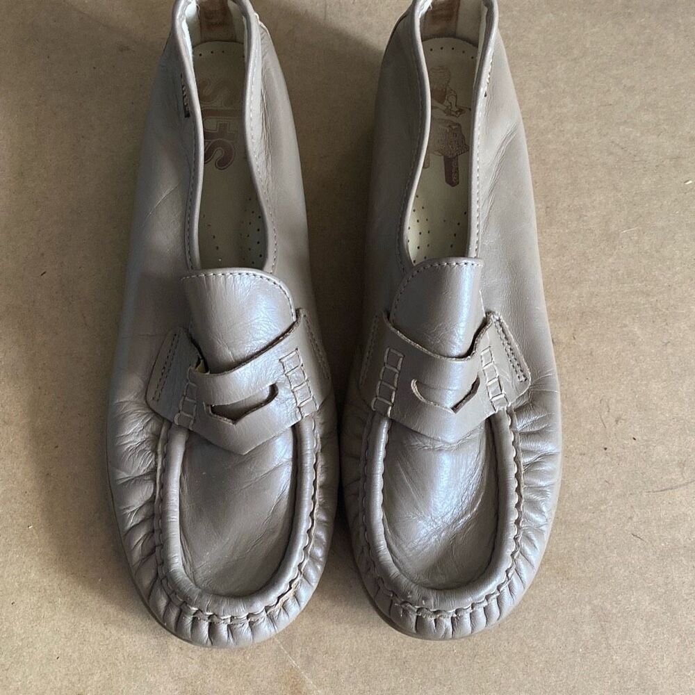 Vintage SAS Loafers Cream Comfort Shoes Soft Step Heel Size 7.5N